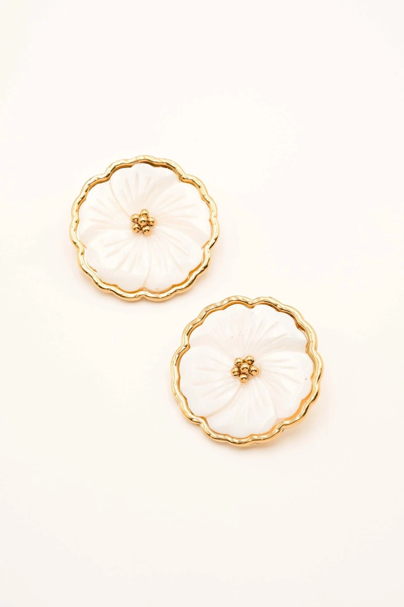 Eulalie | Boucles fleurs nacrées