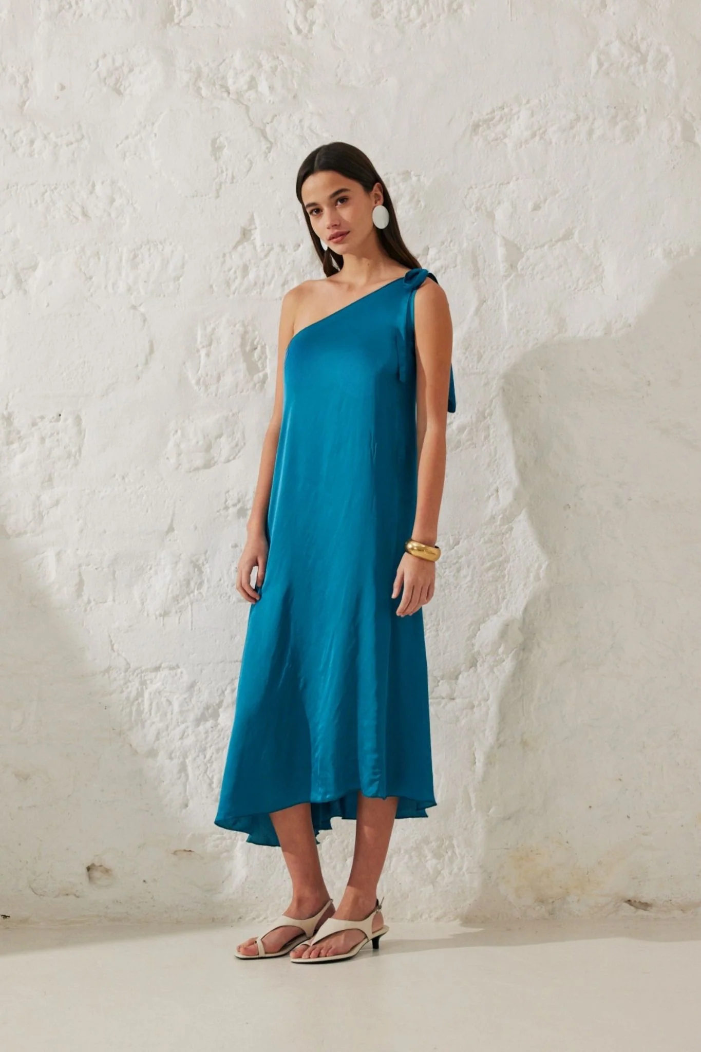 Iris | Robe satinée asymétrique - Image 4
