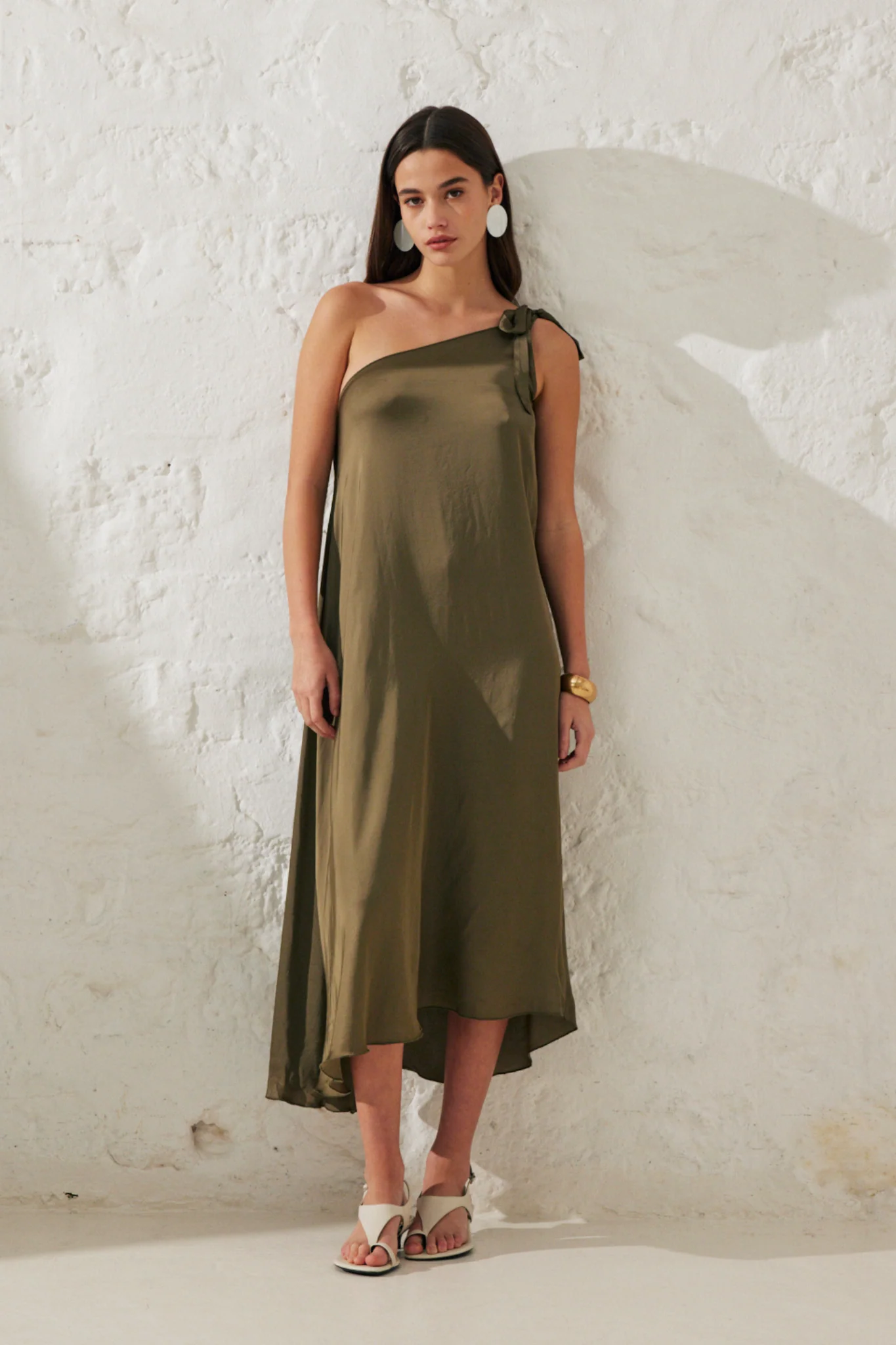 Iris | Robe satinée asymétrique - Image 5