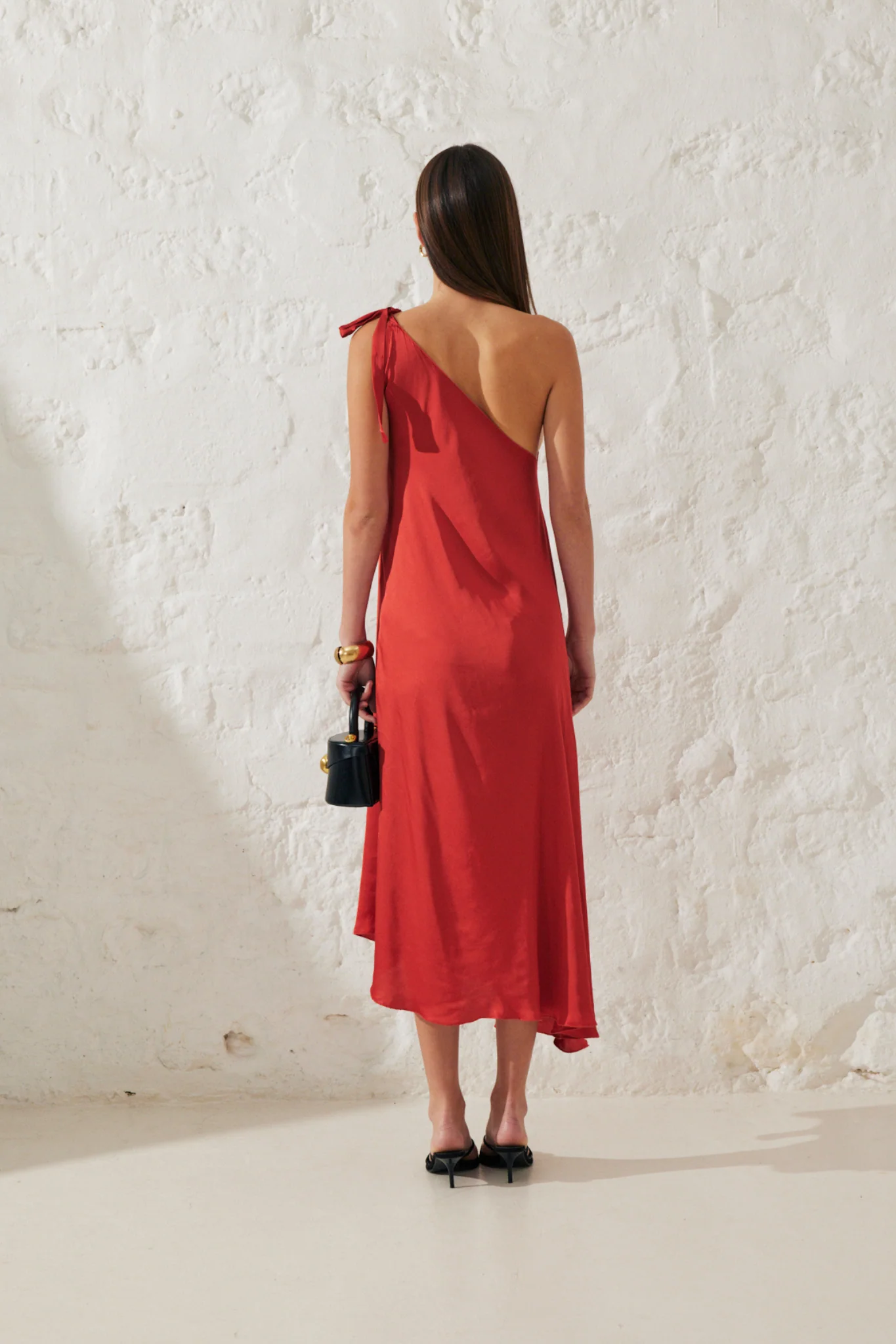 Iris | Robe satinée asymétrique - Image 4