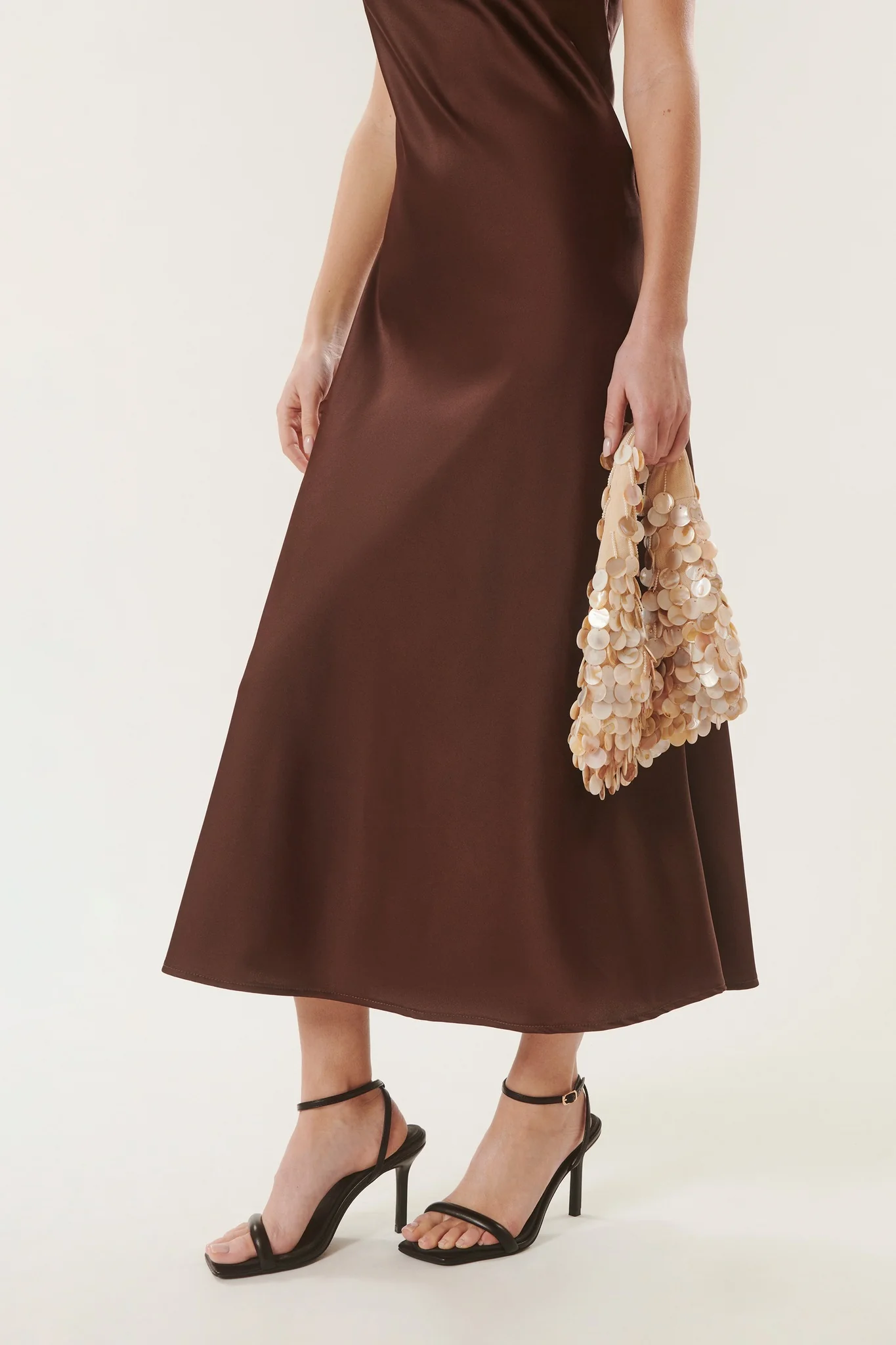 Nella | Robe satinée col bénitier - Image 5